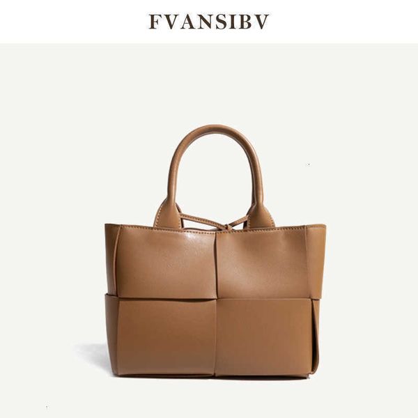 women capacity bag handbag 100% genuine leather shoulder messenger bag fashion luxury brand large plaid hand-woven 2022
women capacity bag handbag 100% genuine leather shoulder messenger bag fashion luxury brand large plaid hand-woven 2022