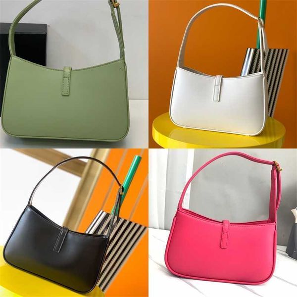 2022 hobo bag arrival cow leather sholder for lady female genuine leather half moon bag luxury brand
2022 hobo bag arrival cow leather sholder for lady female genuine leather half moon bag luxury brand