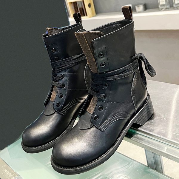metropolis flat rangers boots black calf leather andcanvas are brand interpretation of the on-trend combat boots this model is distinguished
metropolis flat rangers boots black calf leather andcanvas are brand interpretation of the on-trend combat boots this model is distinguished