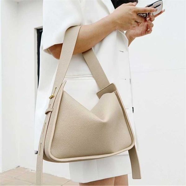 luxury bags leather women 2022 commuter all-match underarm designer shoulder messenger large-capacity square bag
luxury bags leather women 2022 commuter all-match underarm designer shoulder messenger large-capacity square bag