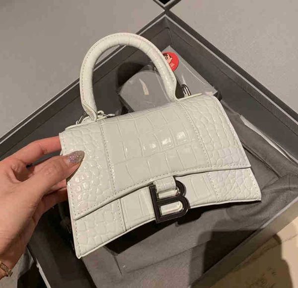 designer balencigas trendy bags texture crocodile advanced hourglass bag 2022 b-shaped single messenger hand
designer balencigas trendy bags texture crocodile advanced hourglass bag 2022 b-shaped single messenger hand