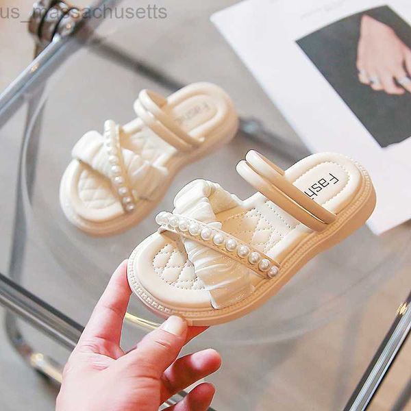 slipper girls' sandals in summer two small fresh beach shoes 2022 new soft bottom versatile slippers l221020, Black;grey
slipper girls' sandals in summer two small fresh beach shoes 2022 new soft bottom versatile slippers l221020, Black;grey