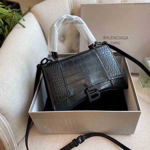designer balencigas trendy bags 2022 alligator bags b-shaped hourglass summer versatile shoulder
designer balencigas trendy bags 2022 alligator bags b-shaped hourglass summer versatile shoulder