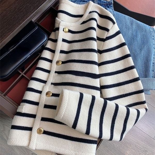 women's sweaters white black striped short cardigan women korean fashion sweater elegant long sleeve spring cardigan women traf 221020
women's sweaters white black striped short cardigan women korean fashion sweater elegant long sleeve spring cardigan women traf 221020