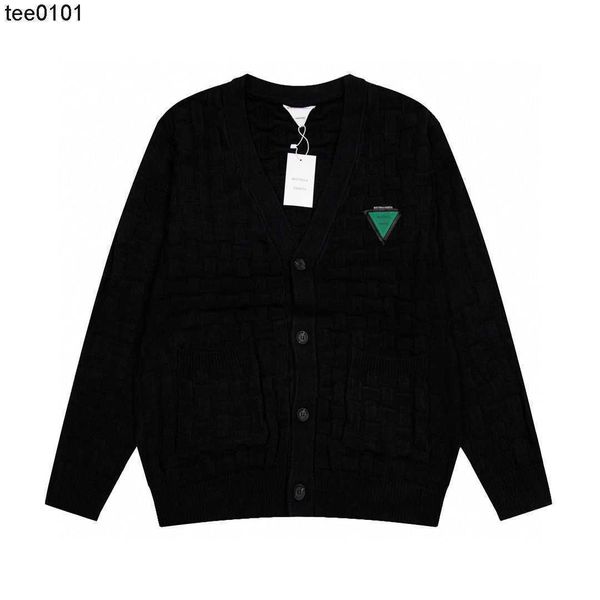 botvega veneta 2022 autumn and winter new fashion brand triangle leather label cardigan long sleeve sweater for men and women, White;black
botvega veneta 2022 autumn and winter new fashion brand triangle leather label cardigan long sleeve sweater for men and women, White;black