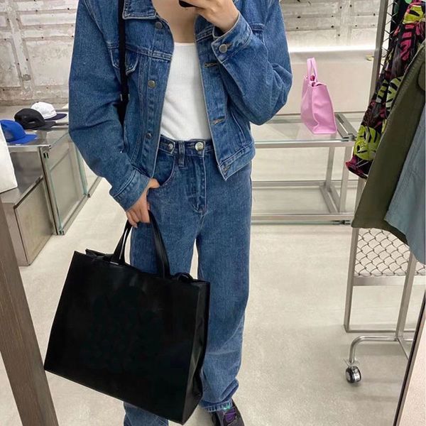 leisure shopping the tote bag for women fashion big capacity vacation beach bag womens luxury totes designbag soft pu artwork letter portabl
leisure shopping the tote bag for women fashion big capacity vacation beach bag womens luxury totes designbag soft pu artwork letter portabl
