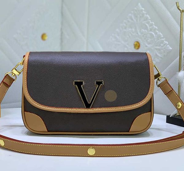 2022 m59459 messenger bag women's cowhide leather printing splices metal button female luxury brand shoulder crossbody bags purses
2022 m59459 messenger bag women's cowhide leather printing splices metal button female luxury brand shoulder crossbody bags purses