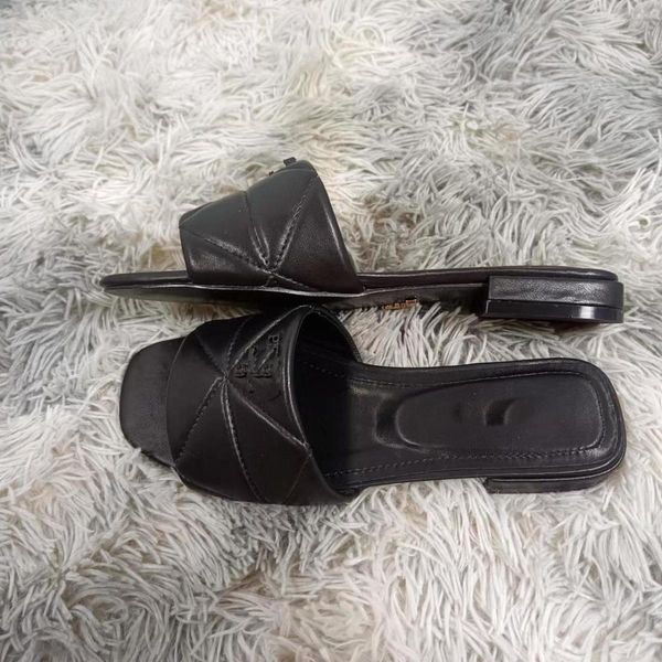 classic designer metal letter slippers luxury brand flat flat slip summer fashion comfortable beach shoes outer wear women flip-flop size 34, Black
classic designer metal letter slippers luxury brand flat flat slip summer fashion comfortable beach shoes outer wear women flip-flop size 34, Black