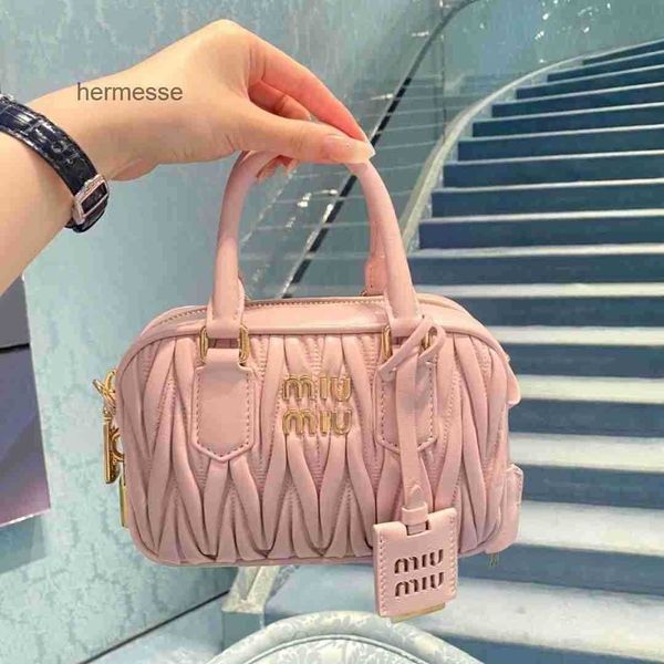 miumius designer evening bags luxury bowling sheepskin pleated bag new pillow womens handbags one shoulder crossbody hobo handbag
miumius designer evening bags luxury bowling sheepskin pleated bag new pillow womens handbags one shoulder crossbody hobo handbag