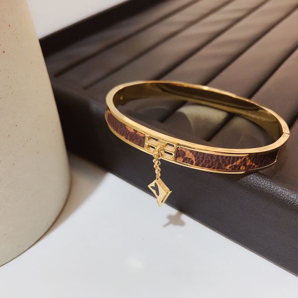 charming exquisite new bangle 18k gold plated fashion design bracelet popular quality brand letters accessory simple style basic versatile, Black
charming exquisite new bangle 18k gold plated fashion design bracelet popular quality brand letters accessory simple style basic versatile, Black