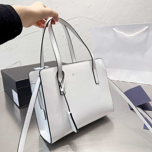 the tote bag designer totes bags women leather shopping handbags fashion vintage black shoulder lager work bag purses 2210210
the tote bag designer totes bags women leather shopping handbags fashion vintage black shoulder lager work bag purses 2210210
