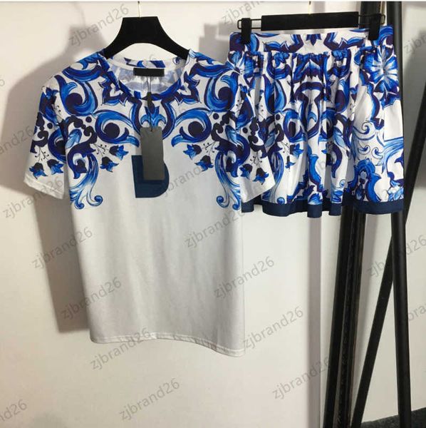 womens two piece dress blue and white porcelain printed cotton short sleeve t-shirt elastic waist a-line skirt fashion designer casual track
womens two piece dress blue and white porcelain printed cotton short sleeve t-shirt elastic waist a-line skirt fashion designer casual track
