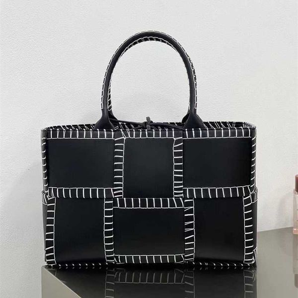 women bags 2022 fashion stitches handbag and purses genuine leather big shoulder square luxury designer tote bag
women bags 2022 fashion stitches handbag and purses genuine leather big shoulder square luxury designer tote bag