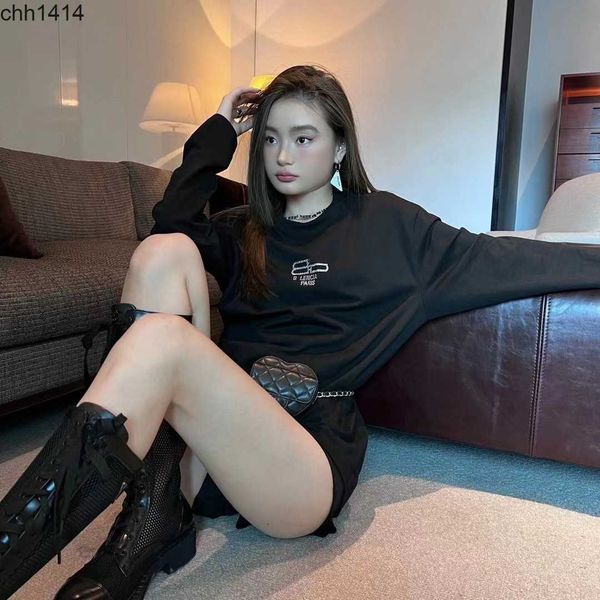high edition balencaigaess autumn new t-shirt front paris letter bb rhinestone drill bl bottomed long sleeve t-shirt couple, White;black
high edition balencaigaess autumn new t-shirt front paris letter bb rhinestone drill bl bottomed long sleeve t-shirt couple, White;black