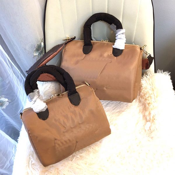 30/20cm designer pillow bag quilted boston handbags regenerated nylon corssbody tote bags shoulder bags soft cotton fabric leather wallet re
30/20cm designer pillow bag quilted boston handbags regenerated nylon corssbody tote bags shoulder bags soft cotton fabric leather wallet re