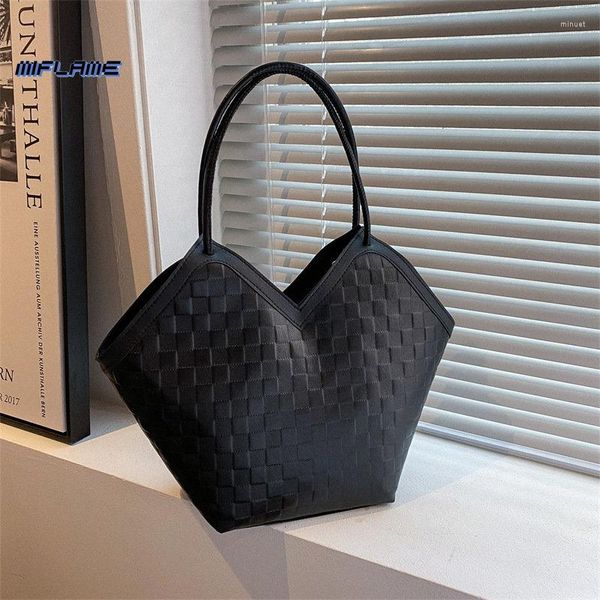 evening bags autumn and winter korean version of the caulus lattice large capacity tote bag women's shoulder -like underarms
evening bags autumn and winter korean version of the caulus lattice large capacity tote bag women's shoulder -like underarms