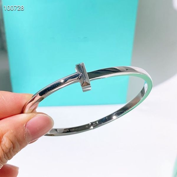 luxurys designers bracelet women charm bracelet trend fashion versatile jewelry good nice, Golden;silver
luxurys designers bracelet women charm bracelet trend fashion versatile jewelry good nice, Golden;silver