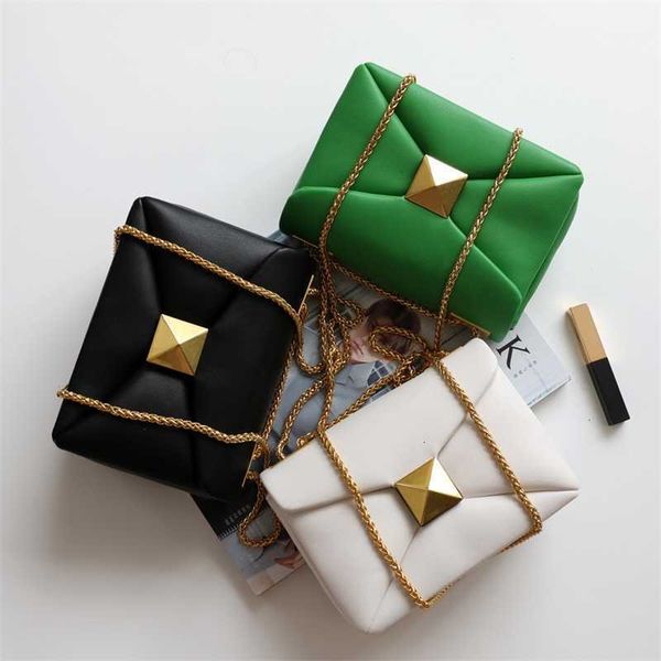 2022 big rivet genuine leather bag belt handle clutches flap handbag women chain shoulder small bag luxury designer
2022 big rivet genuine leather bag belt handle clutches flap handbag women chain shoulder small bag luxury designer