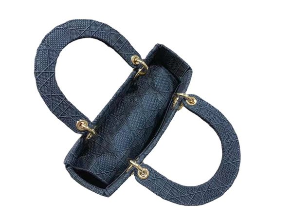 classic ladies bag 7a high-end custom embroidered canvas fashion business casual handheld on one shoulder 7a 6688, Black;red
classic ladies bag 7a high-end custom embroidered canvas fashion business casual handheld on one shoulder 7a 6688, Black;red
