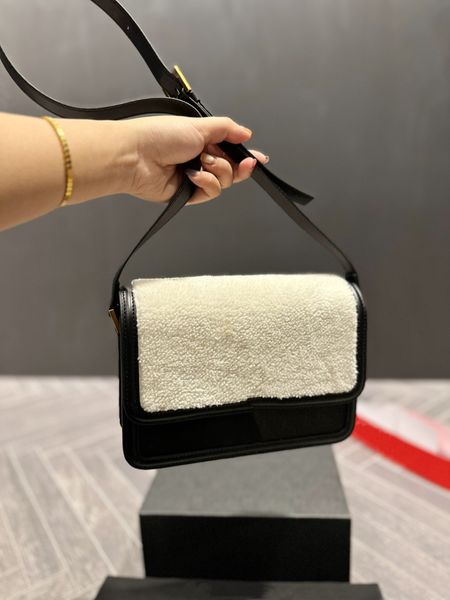 tz 2022 it bag lamb wool solferino tofu bun bag autumn and winter soft plush flap bag lady's adjustable shoulder strap crossbody bags f
tz 2022 it bag lamb wool solferino tofu bun bag autumn and winter soft plush flap bag lady's adjustable shoulder strap crossbody bags f