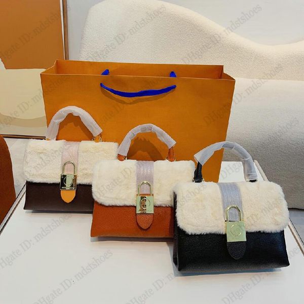 2022 locky bb womens shoulder bag soft cream wool with monograms canvas designer luxurys handbag m46318
2022 locky bb womens shoulder bag soft cream wool with monograms canvas designer luxurys handbag m46318