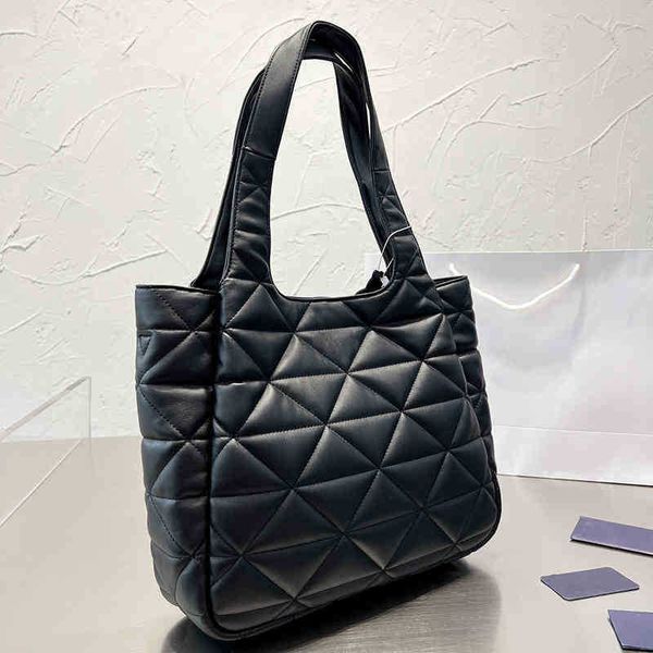 tote bag designer totes bags shopping bag women handbag luxury leather shoulder classic triangle ladies wallet solid color 221209
tote bag designer totes bags shopping bag women handbag luxury leather shoulder classic triangle ladies wallet solid color 221209