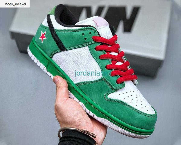 casual shoes boots shoes duks low sneakers classic green/black/white/red color genuine suede leather upper rubber outsole sports trendy styl
casual shoes boots shoes duks low sneakers classic green/black/white/red color genuine suede leather upper rubber outsole sports trendy styl