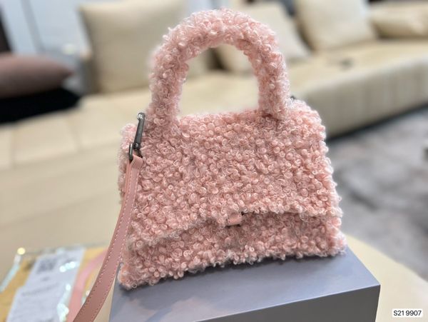 new autumn winter woolen hourglass clutch bags limited edition forever bag totes handbags luxurys designer female bags women men balencaigai
new autumn winter woolen hourglass clutch bags limited edition forever bag totes handbags luxurys designer female bags women men balencaigai