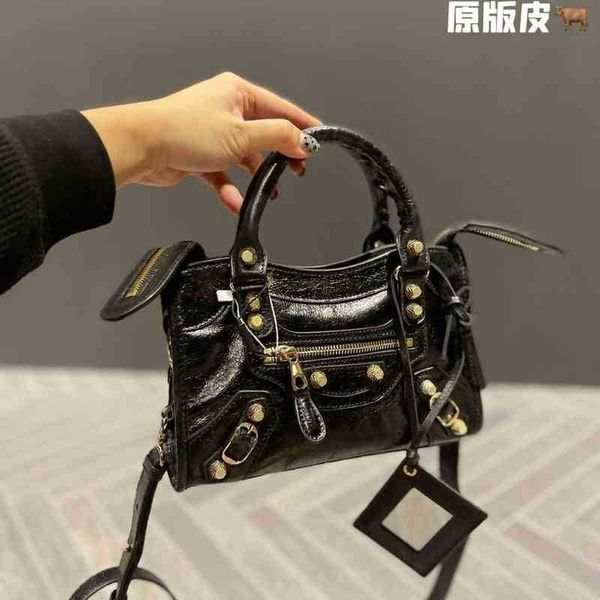 designer luxury womens bag balencigas handbag b-shaped paris single shoulder messenger fashion square gift shoulder oblique span versatile h
designer luxury womens bag balencigas handbag b-shaped paris single shoulder messenger fashion square gift shoulder oblique span versatile h