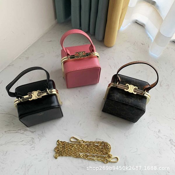 designer bags 2023 new triumphal arch old flower box bag clip small square mini mouth red single shoulder messenger hand factory direct sale
designer bags 2023 new triumphal arch old flower box bag clip small square mini mouth red single shoulder messenger hand factory direct sale