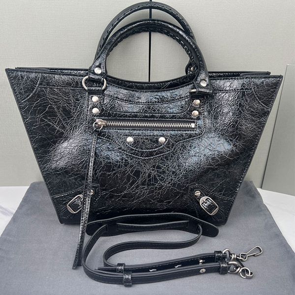 black motorcycle bag handbag tote bags removable long strap rivet silver hardware magnetic buckle fashion letters inside zip pocket 5a quali
black motorcycle bag handbag tote bags removable long strap rivet silver hardware magnetic buckle fashion letters inside zip pocket 5a quali