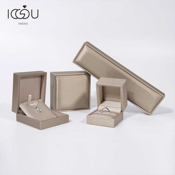 jewelry boxes iogou new leather with convex edge plush storage portable packaging european-style exquisite case set l221021, Black;white
jewelry boxes iogou new leather with convex edge plush storage portable packaging european-style exquisite case set l221021, Black;white