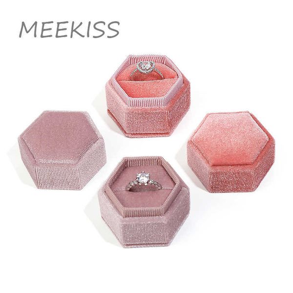 jewelry boxes custom new hexagon velvet ring display holder with detachable lid for wedding engagement l221021, Black;white
jewelry boxes custom new hexagon velvet ring display holder with detachable lid for wedding engagement l221021, Black;white