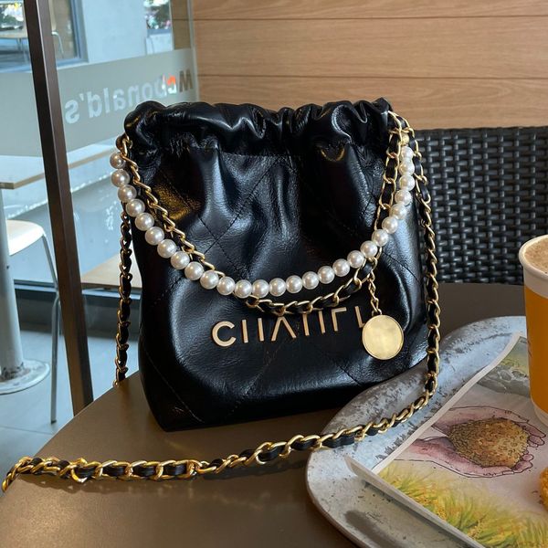 18x7x22cm calfskin pearl chain totes shopping bags classic black 22 handbags quilted gold metal hardware shoulder designer large capacity wo
18x7x22cm calfskin pearl chain totes shopping bags classic black 22 handbags quilted gold metal hardware shoulder designer large capacity wo