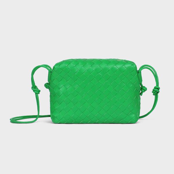 classic fashion woven bottess bags venetas cross-country camera boliz 2022 autumn and winter new cross body small square parrot green inside
classic fashion woven bottess bags venetas cross-country camera boliz 2022 autumn and winter new cross body small square parrot green inside