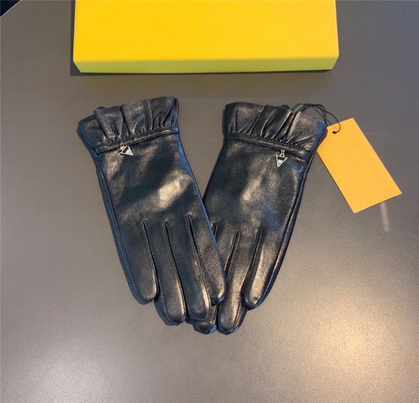 classic letters sheepskin gloves thick touch screen gloves designer business glove outdoor thickened glove, Blue;gray
classic letters sheepskin gloves thick touch screen gloves designer business glove outdoor thickened glove, Blue;gray