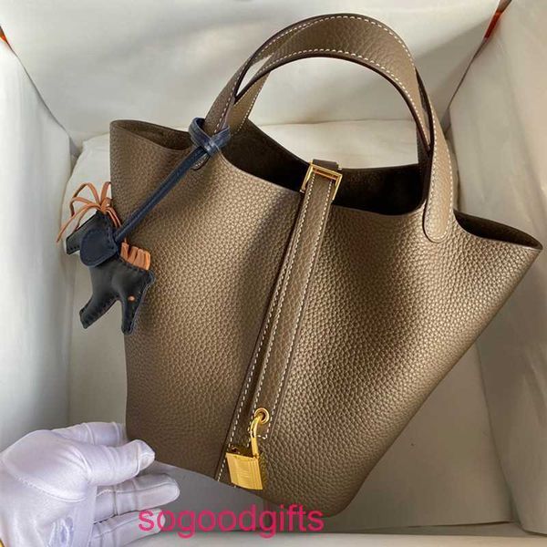 h handbag designer bags women's lock handbags tote bag high order manual wax line basket tc leather leisure high-end pn eu62
h handbag designer bags women's lock handbags tote bag high order manual wax line basket tc leather leisure high-end pn eu62
