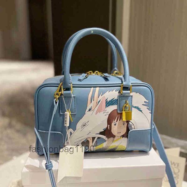 designer bag loews chihiro fashion bags co branded handbag 2022 summer women's leather versatile one messenger 0pj1
designer bag loews chihiro fashion bags co branded handbag 2022 summer women's leather versatile one messenger 0pj1