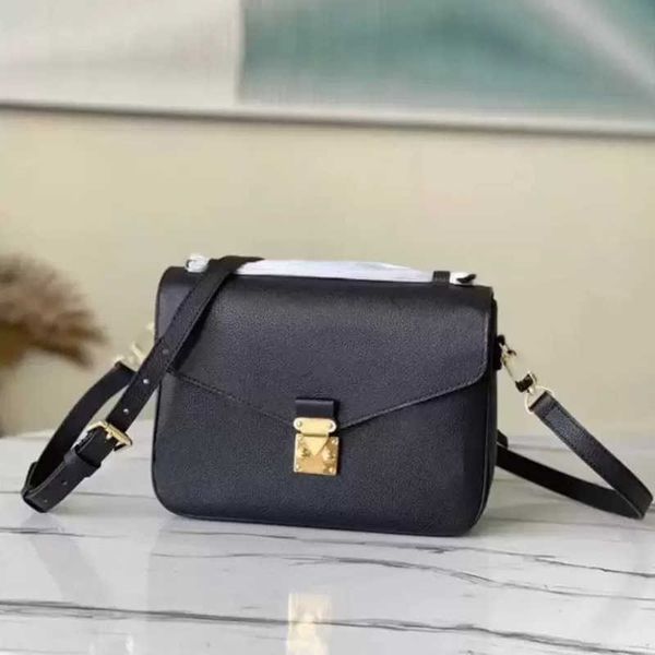 2022 luxury designers embossing flower bags women handbag messenger genuine leather metis elegant womens shoulder crossbody bag m40780
2022 luxury designers embossing flower bags women handbag messenger genuine leather metis elegant womens shoulder crossbody bag m40780