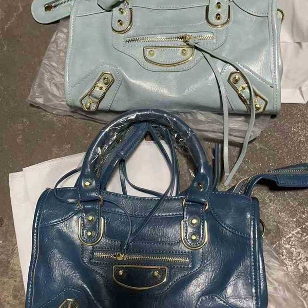 luxurious design balenicagas bag 2022 new women's bag leather locomotive gold liuding high-value high-level feeling classic versatile s
luxurious design balenicagas bag 2022 new women's bag leather locomotive gold liuding high-value high-level feeling classic versatile s