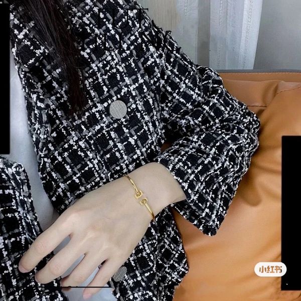 couple bangle simple fashion small popular design versatile basic bracelet lightweight charm jewelry brand women's style luxury charmin, Black
couple bangle simple fashion small popular design versatile basic bracelet lightweight charm jewelry brand women's style luxury charmin, Black