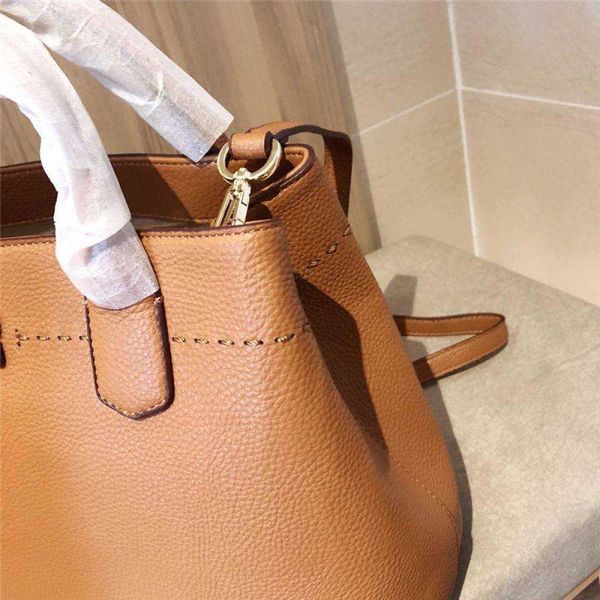 luxury woman's handbag torysburchs designer bags tote single shoulder from women's tote bag lychee grain leather one shoulder cros
luxury woman's handbag torysburchs designer bags tote single shoulder from women's tote bag lychee grain leather one shoulder cros