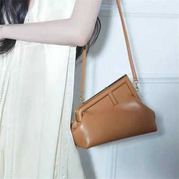 designer first handbags women handheld shoulder diagonal straddle personalized buckle dinner wan yiof wan
designer first handbags women handheld shoulder diagonal straddle personalized buckle dinner wan yiof wan