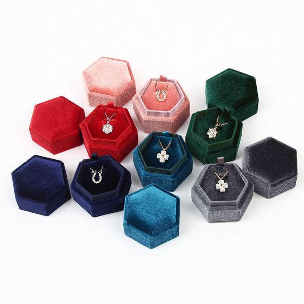 jewelry boxes custom hexagonal velvet ring display stand with detachable cover wedding engagement package l221021, Black;white
jewelry boxes custom hexagonal velvet ring display stand with detachable cover wedding engagement package l221021, Black;white