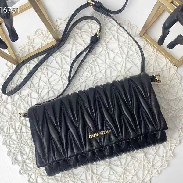 luxury designer brand miumius's one-shoulder clean cross-body bag original women small leather shoulder bagoriginal quality woman'
luxury designer brand miumius's one-shoulder clean cross-body bag original women small leather shoulder bagoriginal quality woman'