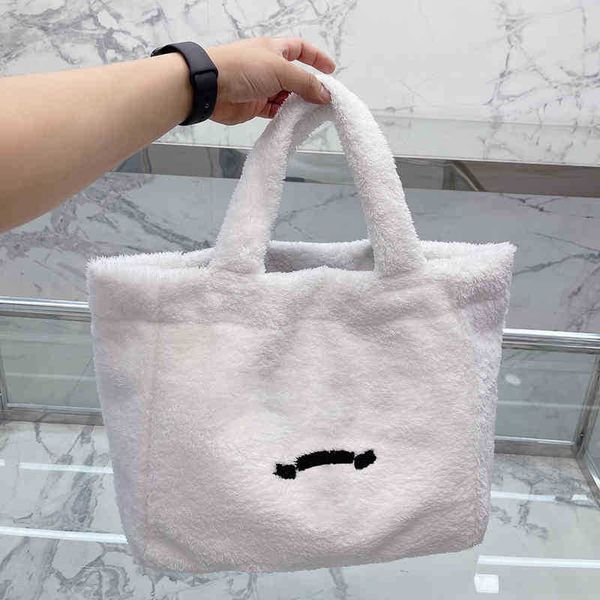 designer tote bag totes bag women handbag autumn and winter luxury hairy shoulder classic retro letters printing shopping bag 21209
designer tote bag totes bag women handbag autumn and winter luxury hairy shoulder classic retro letters printing shopping bag 21209