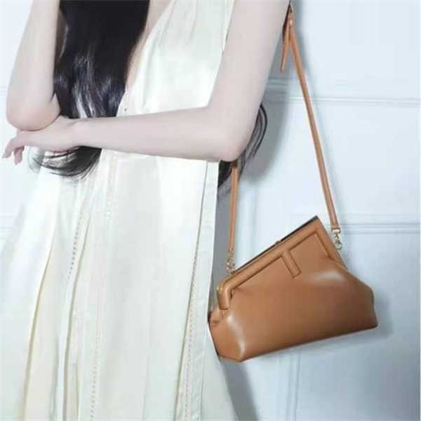 designer first handbags women handheld shoulder diagonal straddle personalized buckle dinner wan fabo wan 
designer first handbags women handheld shoulder diagonal straddle personalized buckle dinner wan fabo wan