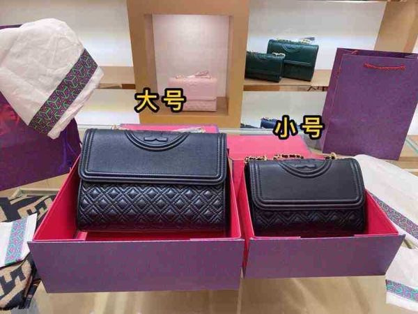t0rysburchs aolai light luxury women's bag 2022 single shoulder diagonal span sheepskin ling lattice tassel chain t home letter envelop, Black
t0rysburchs aolai light luxury women's bag 2022 single shoulder diagonal span sheepskin ling lattice tassel chain t home letter envelop, Black