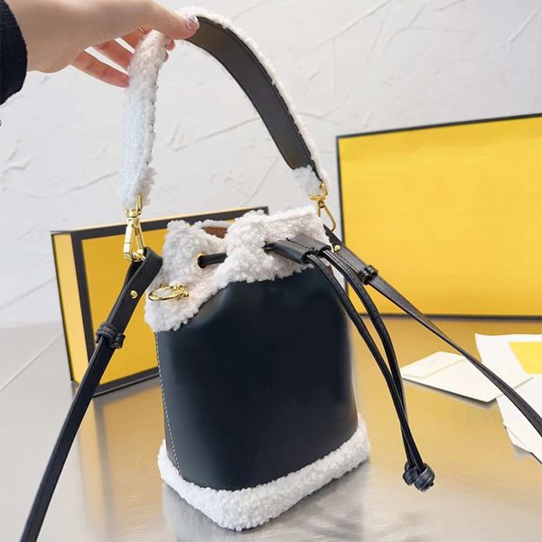 furry tresors bucket bags designer bag luxury crossbody tote bag single shoulder woman handbag lady purse totes sheep fur emboss letters cro
furry tresors bucket bags designer bag luxury crossbody tote bag single shoulder woman handbag lady purse totes sheep fur emboss letters cro