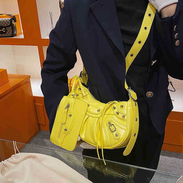 designer luxury womens bag balencigas handbag b-shaped paris single shoulder messenger fashion square gift shoulder oblique span versatile h
designer luxury womens bag balencigas handbag b-shaped paris single shoulder messenger fashion square gift shoulder oblique span versatile h